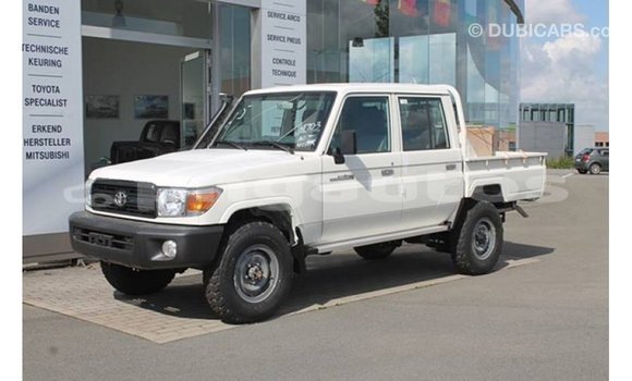 Buy Import Toyota Land Cruiser White Car in Import - Dubai in Enga Buy Import Toyota Land Cruiser White Car in Import - Dubai in Enga