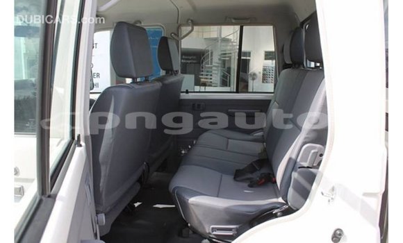 Buy Import Toyota Land Cruiser White Car in Import - Dubai in Enga Buy Import Toyota Land Cruiser White Car in Import - Dubai in Enga