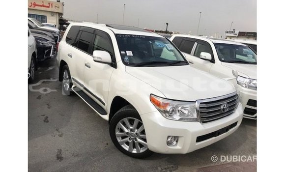 Buy Import Toyota Land Cruiser White Car in Import - Dubai in Enga Buy Import Toyota Land Cruiser White Car in Import - Dubai in Enga