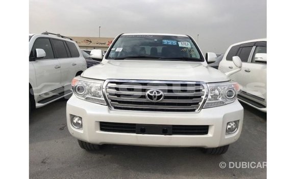 Buy Import Toyota Land Cruiser White Car in Import - Dubai in Enga Buy Import Toyota Land Cruiser White Car in Import - Dubai in Enga