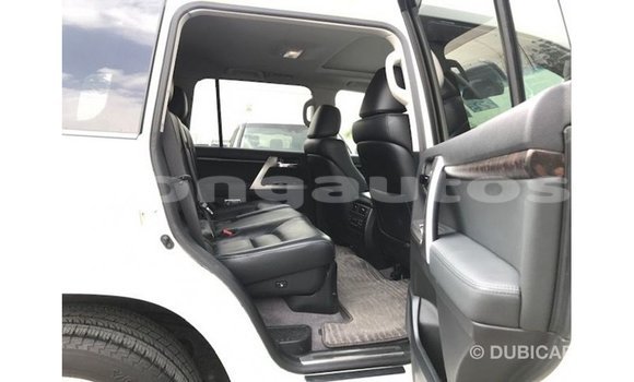 Buy Import Toyota Land Cruiser White Car in Import - Dubai in Enga Buy Import Toyota Land Cruiser White Car in Import - Dubai in Enga