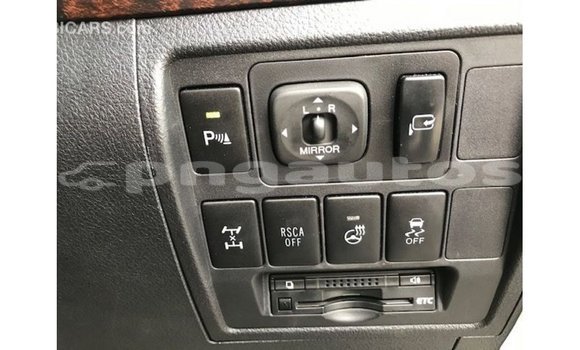 Buy Import Toyota Land Cruiser White Car in Import - Dubai in Enga Buy Import Toyota Land Cruiser White Car in Import - Dubai in Enga