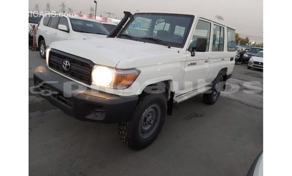 Buy Import Toyota Land Cruiser White Car in Import - Dubai in Enga Buy Import Toyota Land Cruiser White Car in Import - Dubai in Enga
