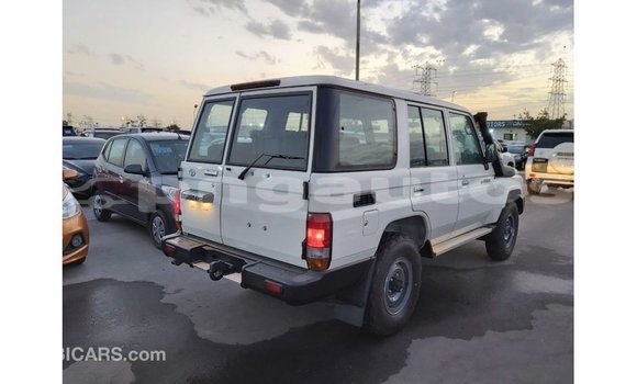 Buy Import Toyota Land Cruiser White Car in Import - Dubai in Enga Buy Import Toyota Land Cruiser White Car in Import - Dubai in Enga