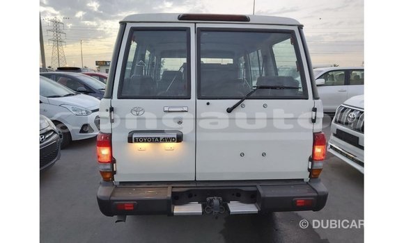 Buy Import Toyota Land Cruiser White Car in Import - Dubai in Enga Buy Import Toyota Land Cruiser White Car in Import - Dubai in Enga