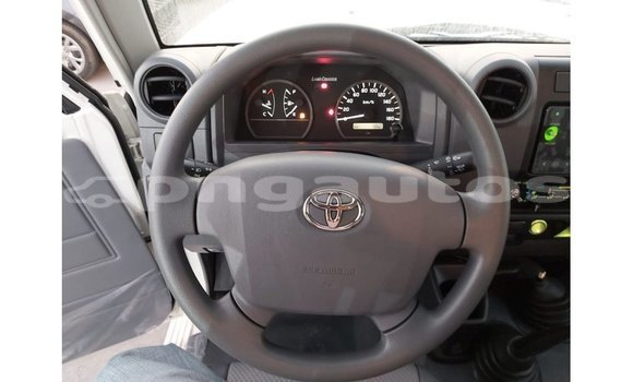 Buy Import Toyota Land Cruiser White Car in Import - Dubai in Enga Buy Import Toyota Land Cruiser White Car in Import - Dubai in Enga