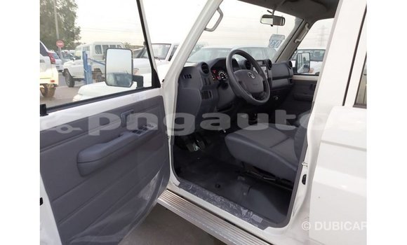 Buy Import Toyota Land Cruiser White Car in Import - Dubai in Enga Buy Import Toyota Land Cruiser White Car in Import - Dubai in Enga