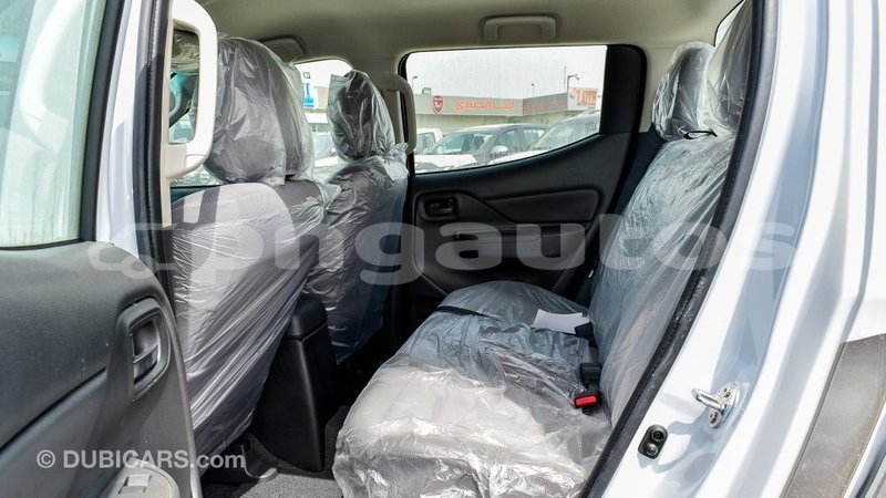 Big with watermark mitsubishi l200 enga import dubai 5297