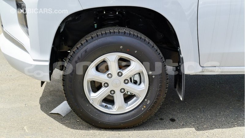 Big with watermark mitsubishi l200 enga import dubai 5297
