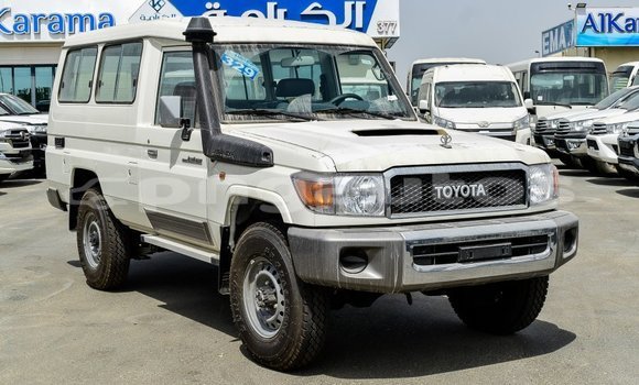 Buy Import Toyota Land Cruiser White Car in Import - Dubai in Enga Buy Import Toyota Land Cruiser White Car in Import - Dubai in Enga