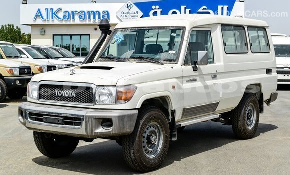 Buy Import Toyota Land Cruiser White Car in Import - Dubai in Enga Buy Import Toyota Land Cruiser White Car in Import - Dubai in Enga