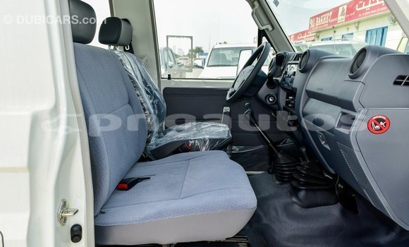 Buy Import Toyota Land Cruiser White Car in Import - Dubai in Enga Buy Import Toyota Land Cruiser White Car in Import - Dubai in Enga