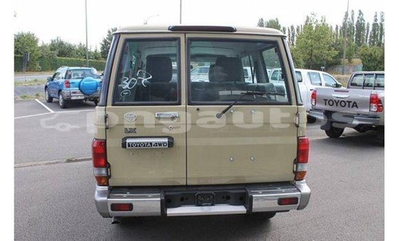 Buy Import Toyota Land Cruiser Beige Car in Import - Dubai in Enga Buy Import Toyota Land Cruiser Beige Car in Import - Dubai in Enga