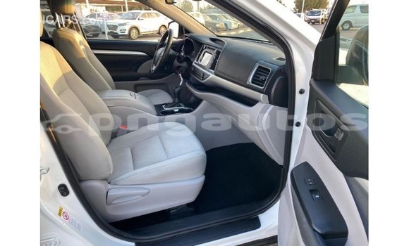 Buy Import Toyota Highlander White Car in Import - Dubai in Enga Buy Import Toyota Highlander White Car in Import - Dubai in Enga