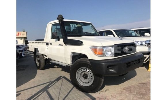 Buy Import Toyota Land Cruiser White Car in Import - Dubai in Enga Buy Import Toyota Land Cruiser White Car in Import - Dubai in Enga
