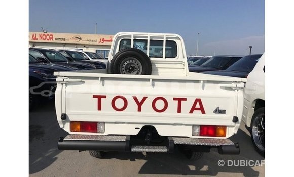 Buy Import Toyota Land Cruiser White Car in Import - Dubai in Enga Buy Import Toyota Land Cruiser White Car in Import - Dubai in Enga