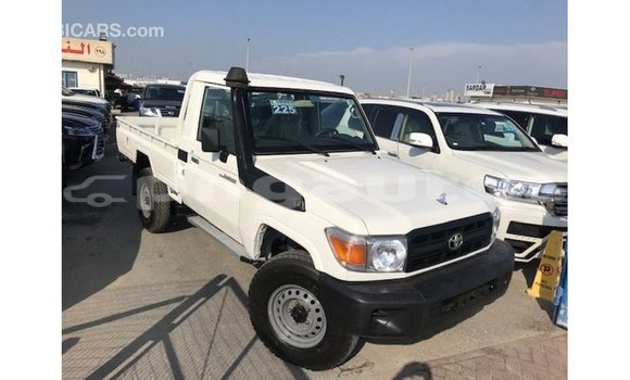 Buy Import Toyota Land Cruiser White Car in Import - Dubai in Enga Buy Import Toyota Land Cruiser White Car in Import - Dubai in Enga