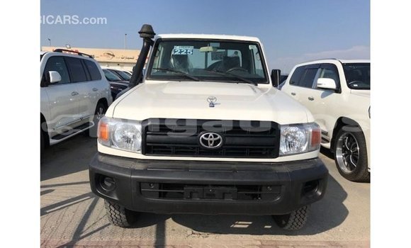 Buy Import Toyota Land Cruiser White Car in Import - Dubai in Enga Buy Import Toyota Land Cruiser White Car in Import - Dubai in Enga