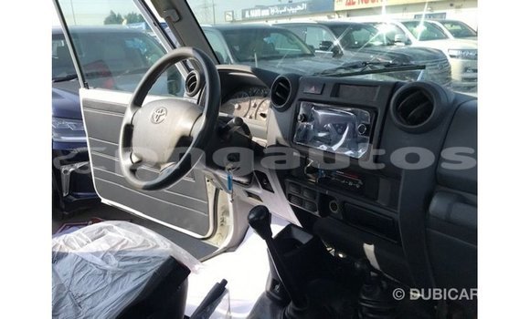 Buy Import Toyota Land Cruiser White Car in Import - Dubai in Enga Buy Import Toyota Land Cruiser White Car in Import - Dubai in Enga