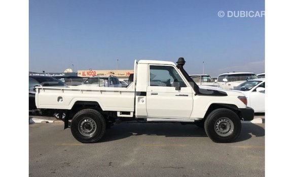 Buy Import Toyota Land Cruiser White Car in Import - Dubai in Enga Buy Import Toyota Land Cruiser White Car in Import - Dubai in Enga