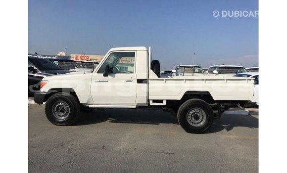 Buy Import Toyota Land Cruiser White Car in Import - Dubai in Enga Buy Import Toyota Land Cruiser White Car in Import - Dubai in Enga