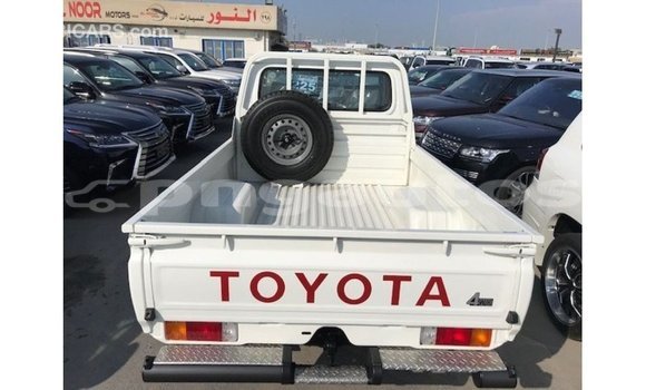 Buy Import Toyota Land Cruiser White Car in Import - Dubai in Enga Buy Import Toyota Land Cruiser White Car in Import - Dubai in Enga