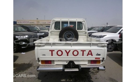 Buy Import Toyota Land Cruiser White Car in Import - Dubai in Enga Buy Import Toyota Land Cruiser White Car in Import - Dubai in Enga