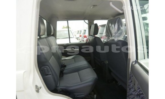 Buy Import Toyota Land Cruiser White Car in Import - Dubai in Enga Buy Import Toyota Land Cruiser White Car in Import - Dubai in Enga