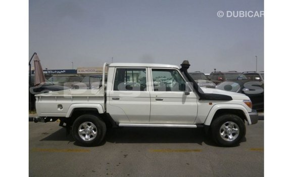 Buy Import Toyota Land Cruiser White Car in Import - Dubai in Enga Buy Import Toyota Land Cruiser White Car in Import - Dubai in Enga