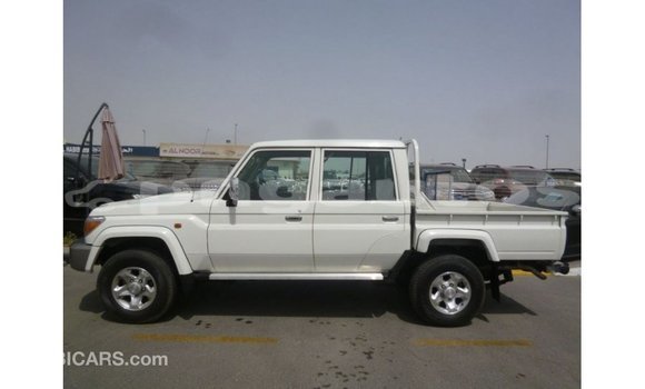 Buy Import Toyota Land Cruiser White Car in Import - Dubai in Enga Buy Import Toyota Land Cruiser White Car in Import - Dubai in Enga