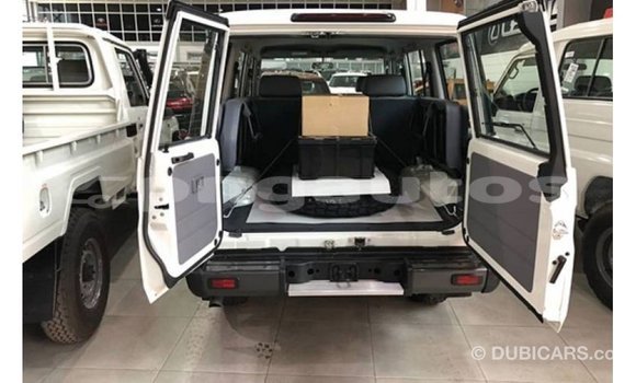 Buy Import Toyota Land Cruiser White Car in Import - Dubai in Enga Buy Import Toyota Land Cruiser White Car in Import - Dubai in Enga