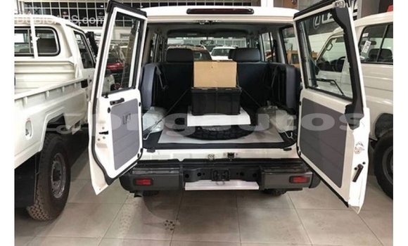 Buy Import Toyota Land Cruiser White Car in Import - Dubai in Enga Buy Import Toyota Land Cruiser White Car in Import - Dubai in Enga