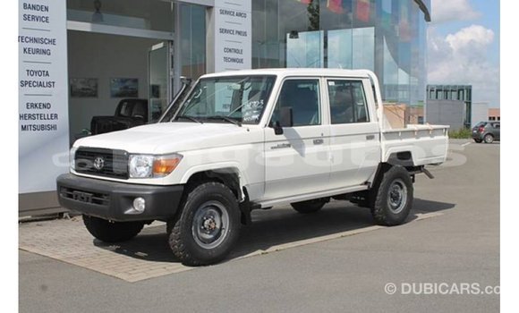 Buy Import Toyota Land Cruiser White Car in Import - Dubai in Enga Buy Import Toyota Land Cruiser White Car in Import - Dubai in Enga