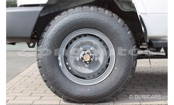 Buy Import Toyota Land Cruiser White Car in Import - Dubai in Enga Buy Import Toyota Land Cruiser White Car in Import - Dubai in Enga