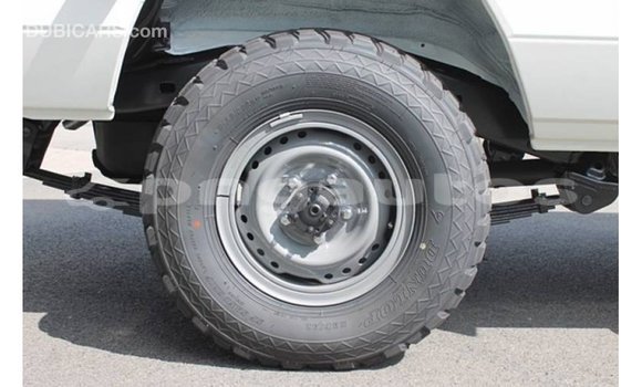 Buy Import Toyota Land Cruiser White Car in Import - Dubai in Enga Buy Import Toyota Land Cruiser White Car in Import - Dubai in Enga