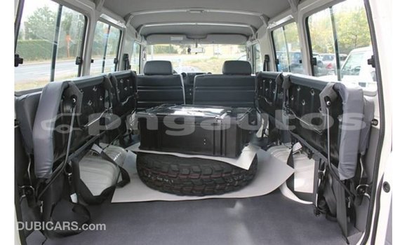 Buy Import Toyota Land Cruiser White Car in Import - Dubai in Enga Buy Import Toyota Land Cruiser White Car in Import - Dubai in Enga