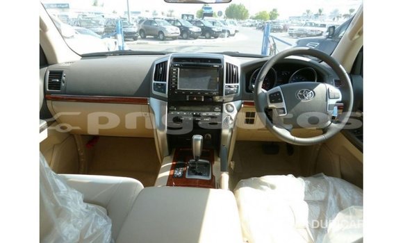 Buy Import Toyota Land Cruiser White Car in Import - Dubai in Enga Buy Import Toyota Land Cruiser White Car in Import - Dubai in Enga