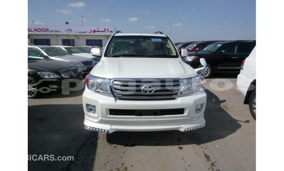 Buy Import Toyota Land Cruiser White Car in Import - Dubai in Enga Buy Import Toyota Land Cruiser White Car in Import - Dubai in Enga