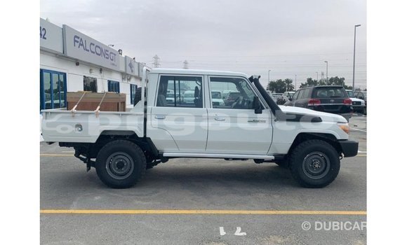 Buy Import Toyota Land Cruiser White Car in Import - Dubai in Enga Buy Import Toyota Land Cruiser White Car in Import - Dubai in Enga