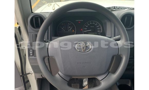 Buy Import Toyota Land Cruiser White Car in Import - Dubai in Enga Buy Import Toyota Land Cruiser White Car in Import - Dubai in Enga