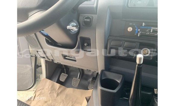 Buy Import Toyota Land Cruiser White Car in Import - Dubai in Enga Buy Import Toyota Land Cruiser White Car in Import - Dubai in Enga