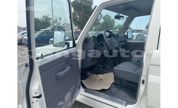 Buy Import Toyota Land Cruiser White Car in Import - Dubai in Enga Buy Import Toyota Land Cruiser White Car in Import - Dubai in Enga