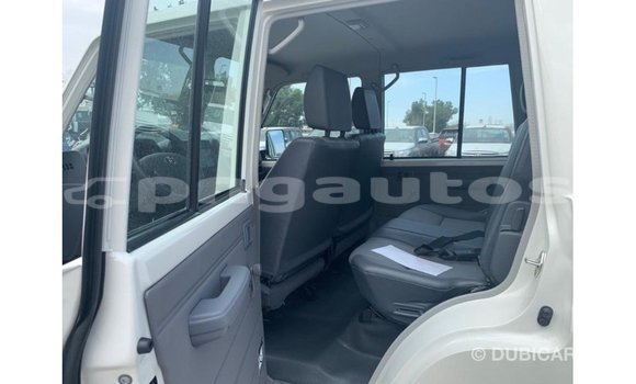 Buy Import Toyota Land Cruiser White Car in Import - Dubai in Enga Buy Import Toyota Land Cruiser White Car in Import - Dubai in Enga