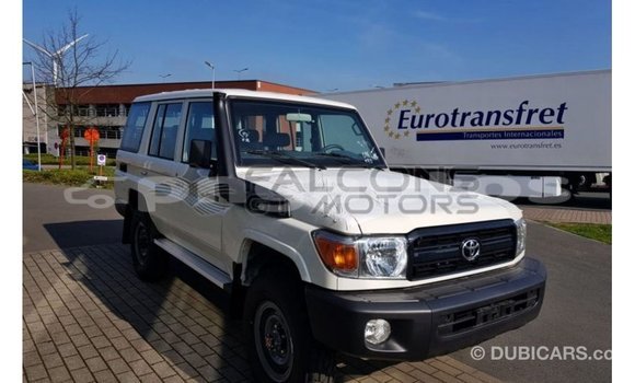 Buy Import Toyota Land Cruiser White Car in Import - Dubai in Enga Buy Import Toyota Land Cruiser White Car in Import - Dubai in Enga