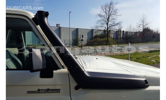 Buy Import Toyota Land Cruiser White Car in Import - Dubai in Enga Buy Import Toyota Land Cruiser White Car in Import - Dubai in Enga