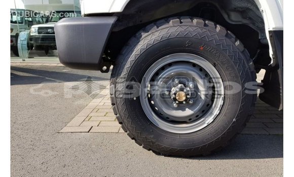 Buy Import Toyota Land Cruiser White Car in Import - Dubai in Enga Buy Import Toyota Land Cruiser White Car in Import - Dubai in Enga