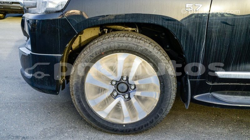 Big with watermark toyota land cruiser enga import dubai 5368