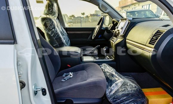 Buy Import Toyota Land Cruiser White Car in Import - Dubai in Enga Buy Import Toyota Land Cruiser White Car in Import - Dubai in Enga