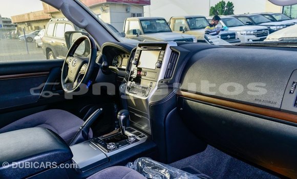 Buy Import Toyota Land Cruiser White Car in Import - Dubai in Enga Buy Import Toyota Land Cruiser White Car in Import - Dubai in Enga