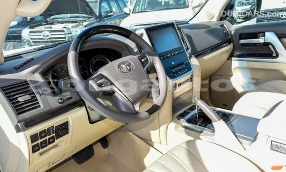 Buy Import Toyota Land Cruiser White Car in Import - Dubai in Enga Buy Import Toyota Land Cruiser White Car in Import - Dubai in Enga